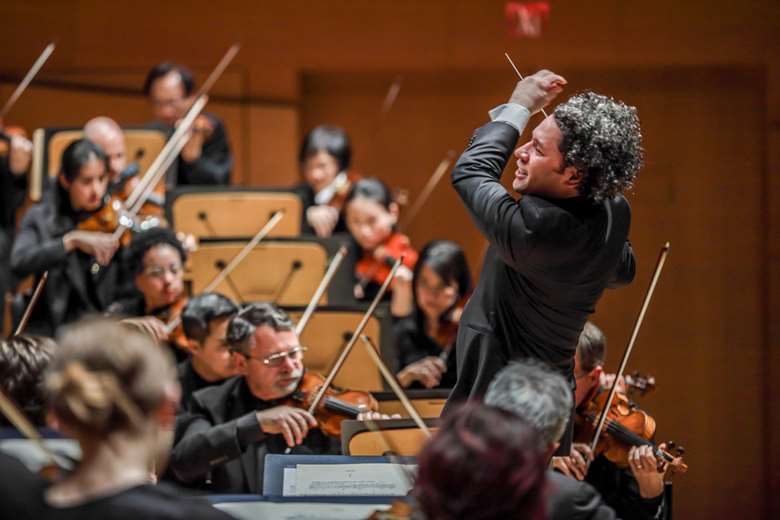 Gustavo Dudamel conducts the Los Angeles Philharmonic © Dustin Downing