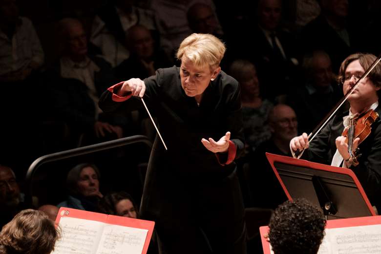 Marin Alsop performs with the Philharmonia at the Royal Festival Hall in 2022 © Alejandro Sanchez Garrido