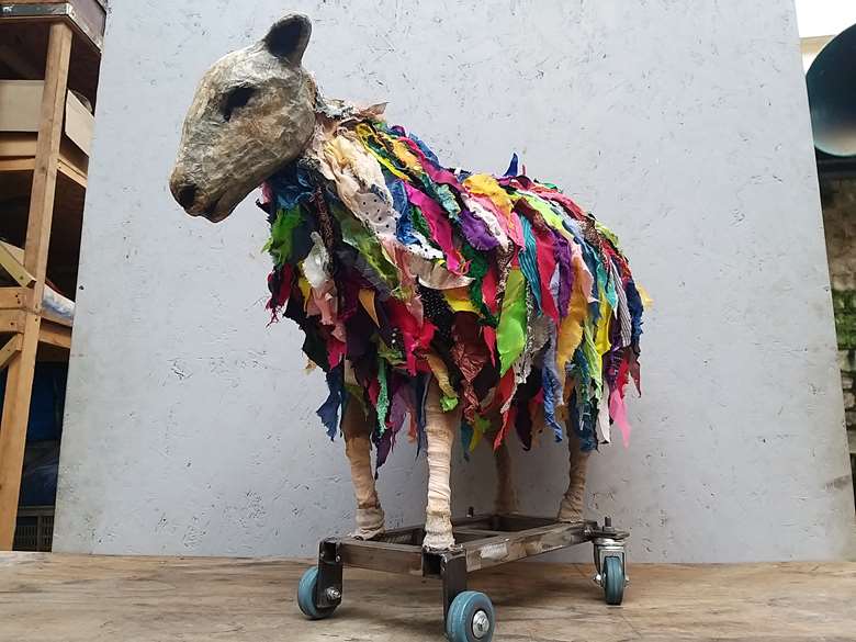 Ranging in size from 1–4 metres high, the 23 sheep sculptures are made from a variety of materials including textiles and willow as well as salvaged and recycled materials. (Image courtesy of Artichoke productions)