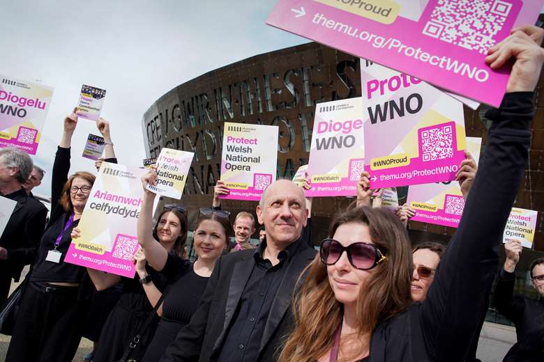 The orchestra members were joined yesterday evening by MU’s General Secretary, Naomi Pohl, to leaflet ahead of WNO’s performance of Puccini's Il trittico (Image courtesy of the MU)