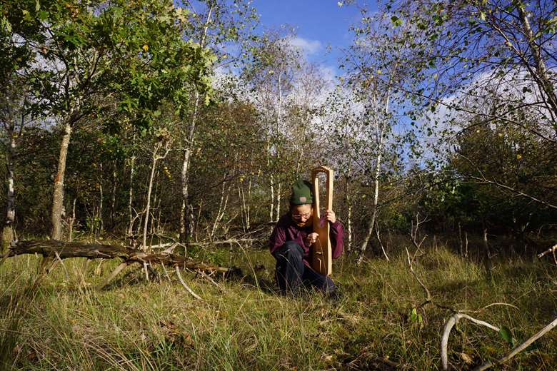 Composer Kate Moore stops off in Utrecht during her lates project: walking in stages from the east of the Netherlands to the westernmost point of Ireland while developing a new song cycle ©Isabelle Vigier