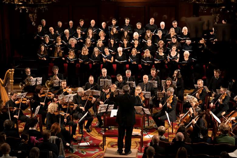 Lloyd's Choir performs alongside the Cohen Ensemble © Nick Rutter